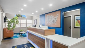 Lobby - Microtel Inn by Wyndham Georgetown (Georgetown)
