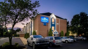 Exterior - Microtel Inn by Wyndham Georgetown (Georgetown)