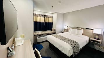 Ropa de cama hipoalergénica, camas con pillow-top y escritorio