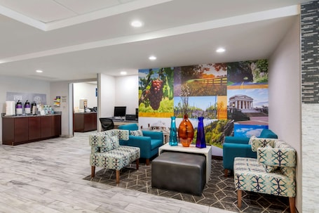 Lobby. Clarion Pointe Charlottesville
