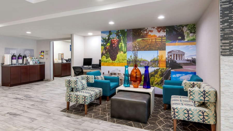 Clarion Pointe Charlottesville