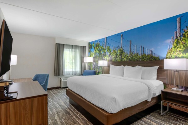 Standard Room, 1 King Bed, Non Smoking | Premium bedding, desk, laptop workspace, blackout drapes