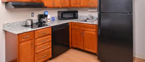 Full-size fridge, microwave, stovetop, dishwasher