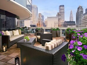 Suite, 1 kingsize bed, terras (Tony Award) | 1 slaapkamer, luxe beddengoed, donzen dekbedden, pillowtop-bedden