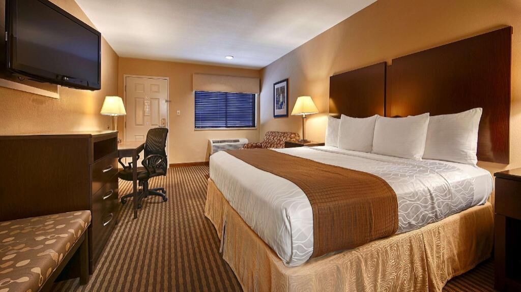 In-room safe, iron/ironing board, free WiFi, bed sheets