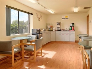 Dining - Days Inn by Wyndham Richland (Richland)