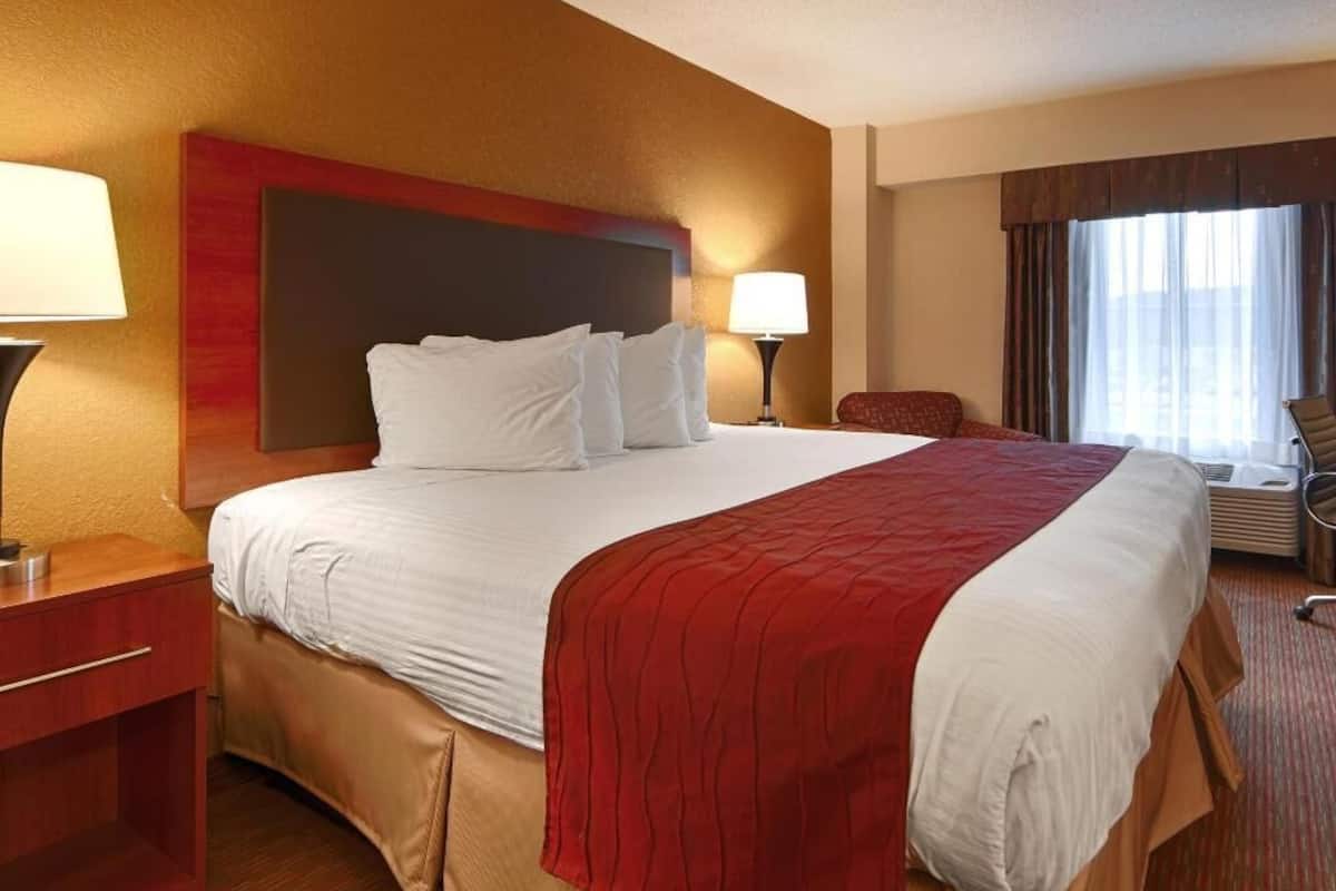 Desk, iron/ironing board, free WiFi, bed sheets