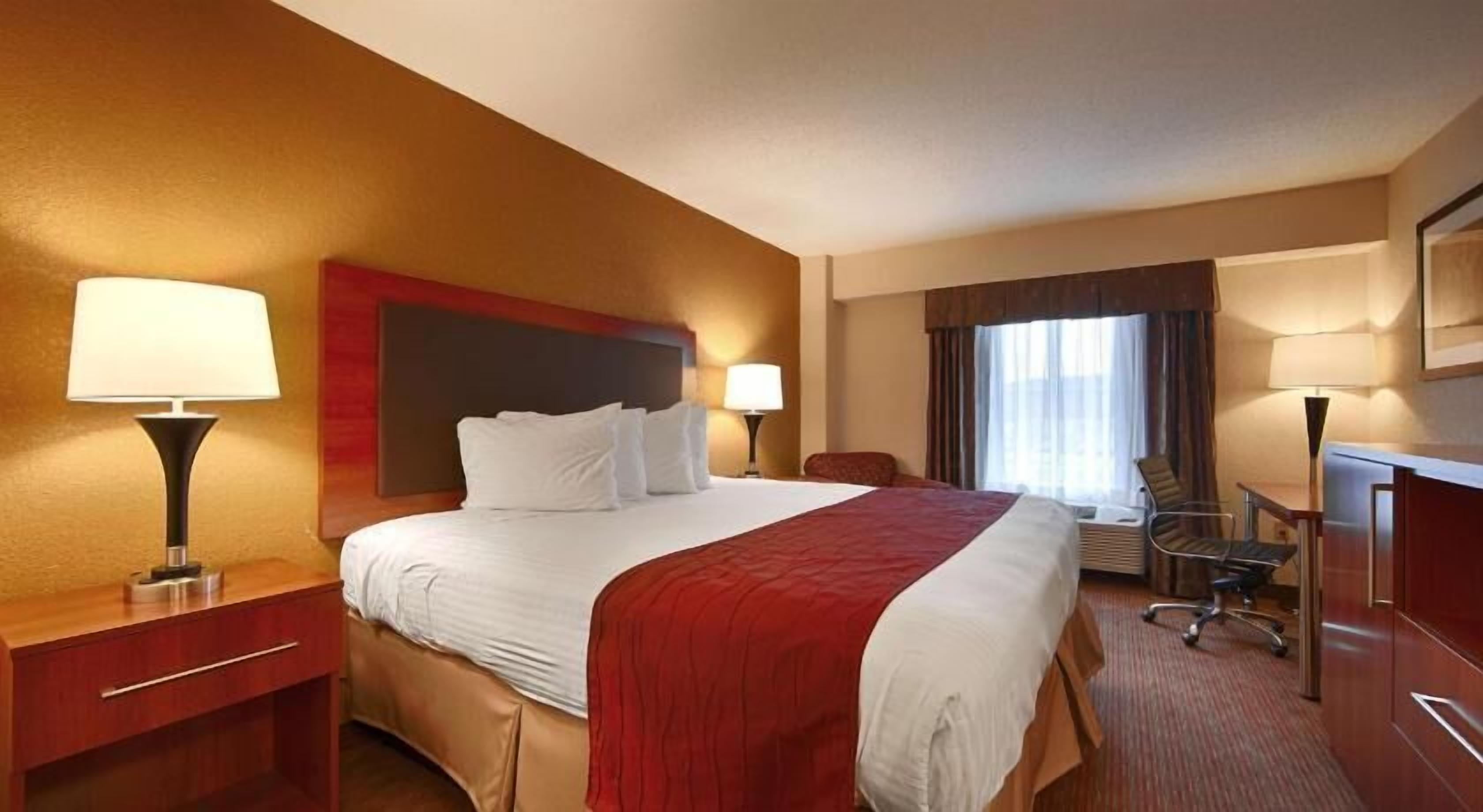 Desk, iron/ironing board, free WiFi, bed sheets