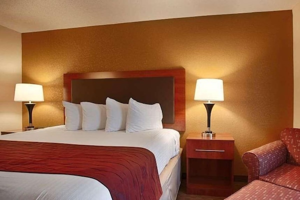 Desk, iron/ironing board, WiFi (free), bed sheets