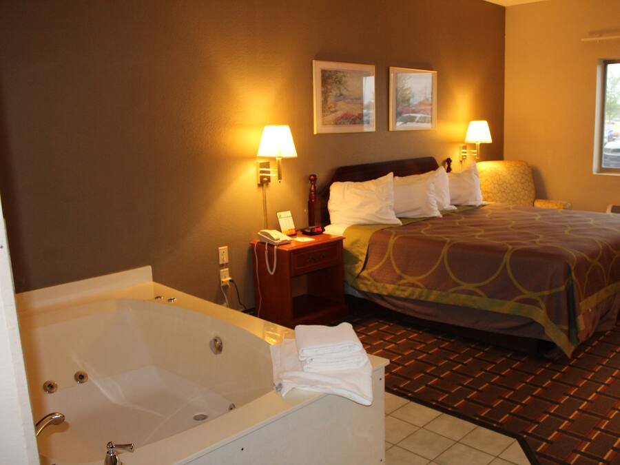 Studio Suite, 1 King Bed, Non Smoking