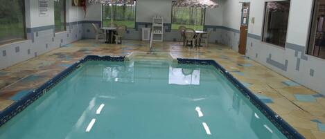 Alberca techada y alberca climatizada