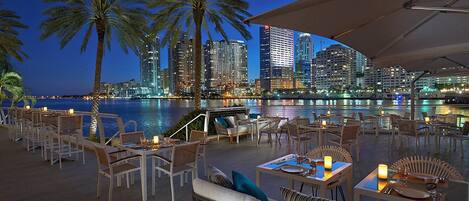 Breakfast, lunch, dinner served; Peruvian cuisine, ocean views