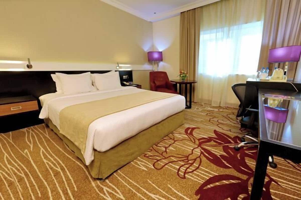 1 bedroom, hypo-allergenic bedding, minibar, in-room safe