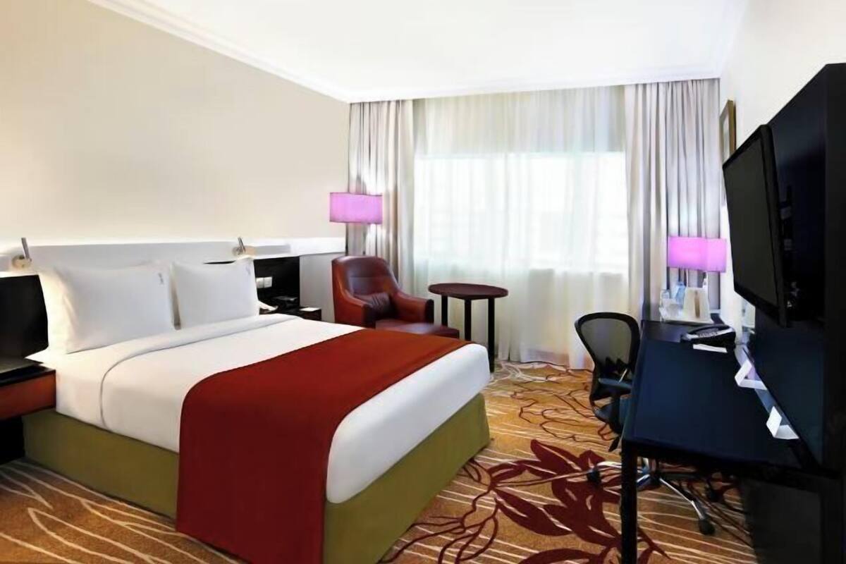 1 bedroom, hypo-allergenic bedding, minibar, in-room safe