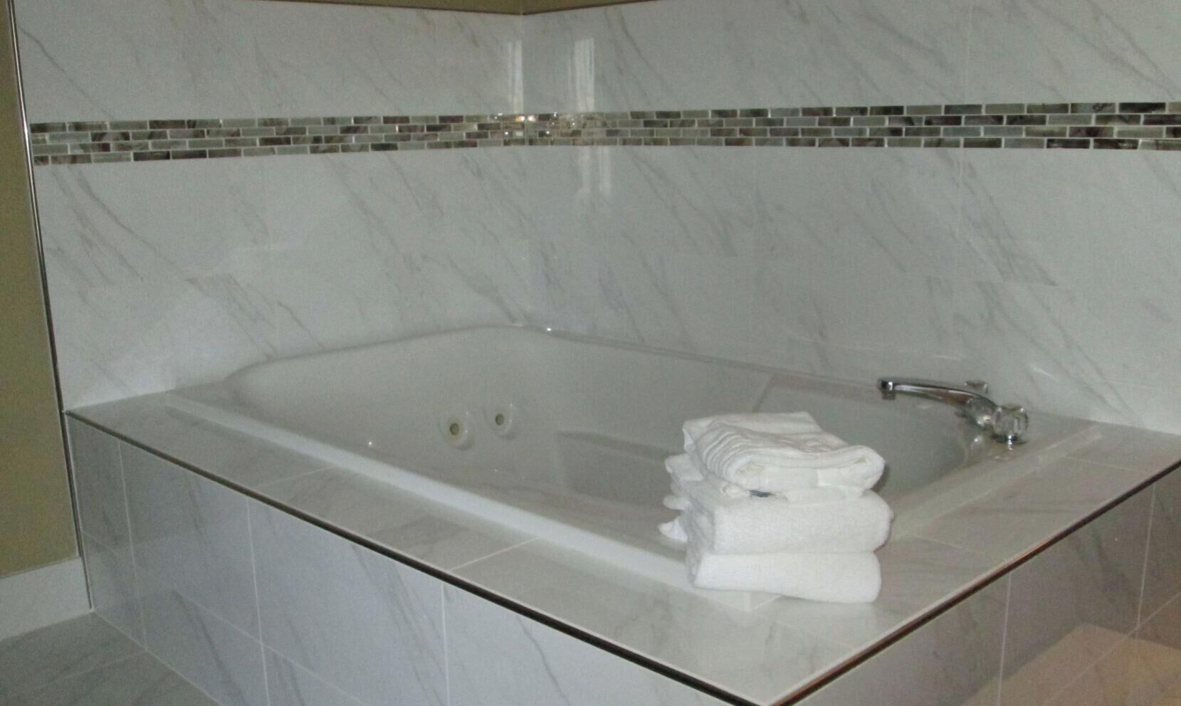 Bathroom | Free toiletries, towels, soap, toilet paper
