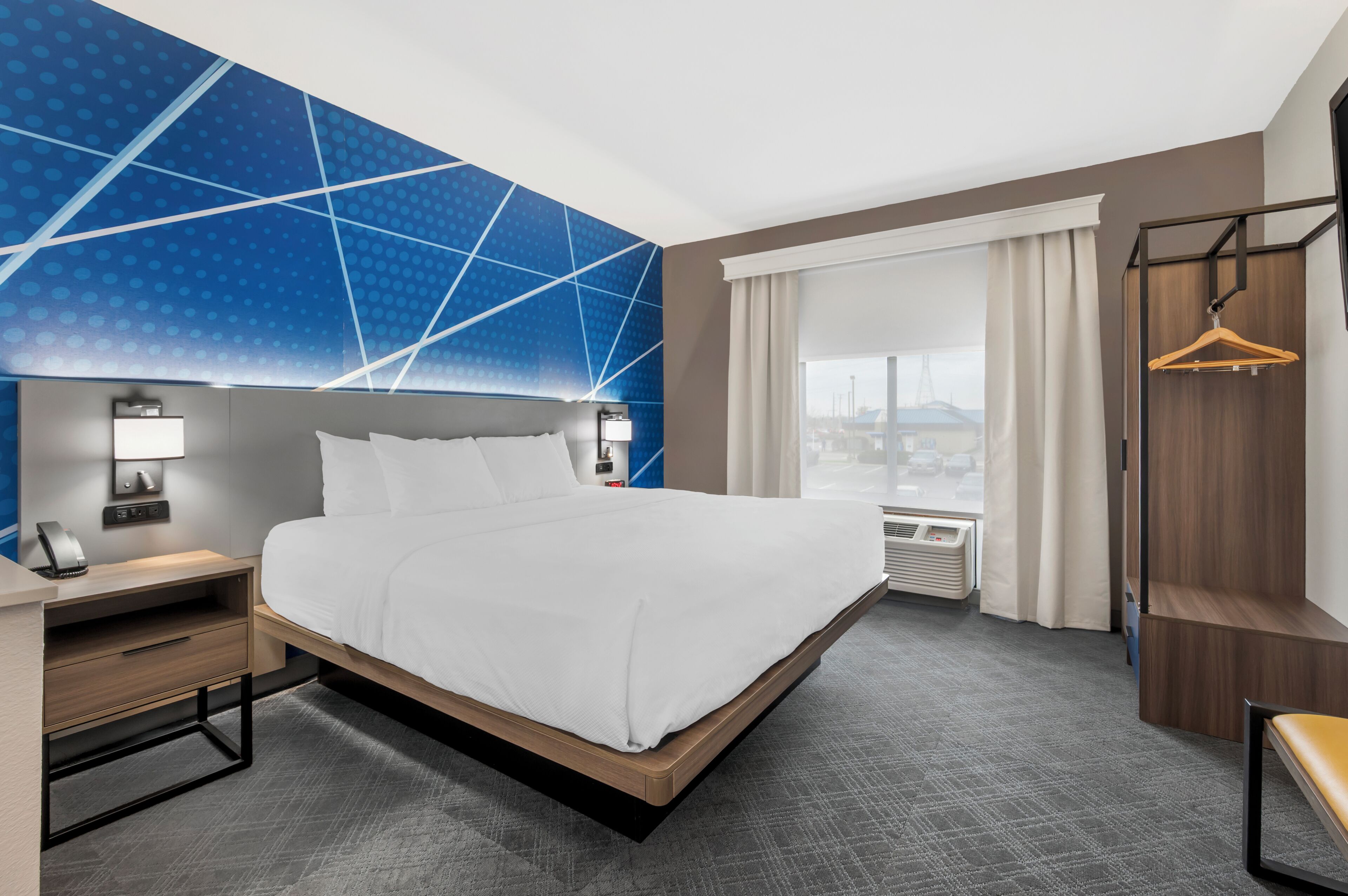 Suite, 1 King Bed, Non Smoking | In-room safe, desk, iron/ironing board, free WiFi