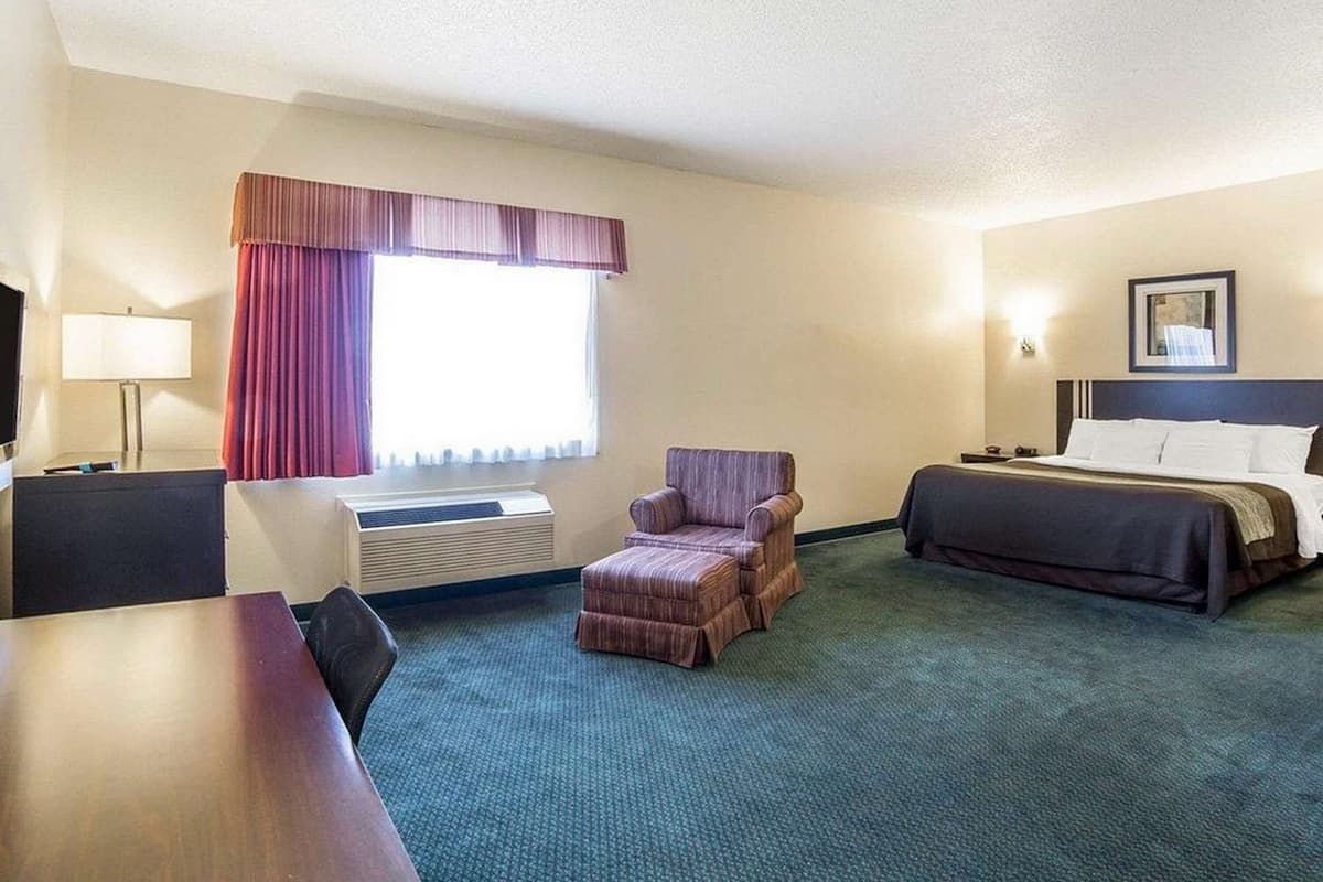 desk, free wifi, bed sheets, alarm clocks