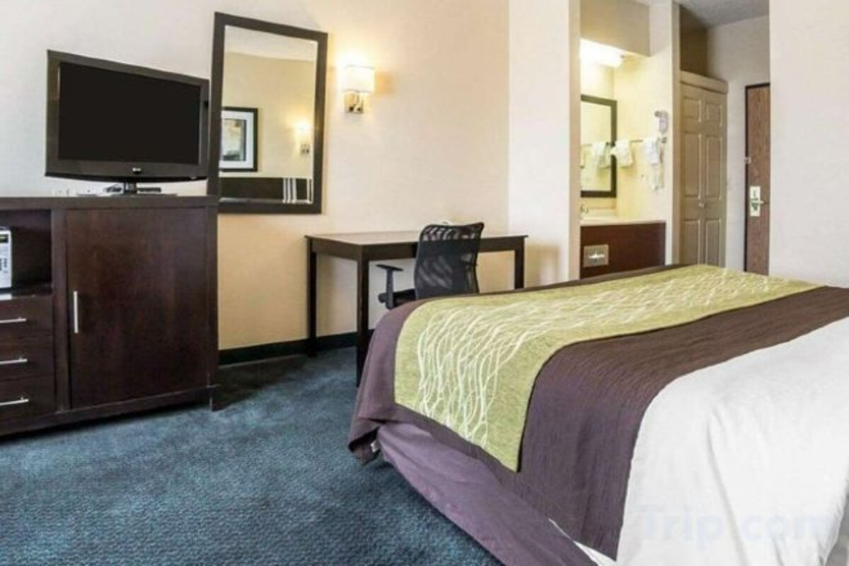 Desk, WiFi (free), alarm clocks, bed sheets