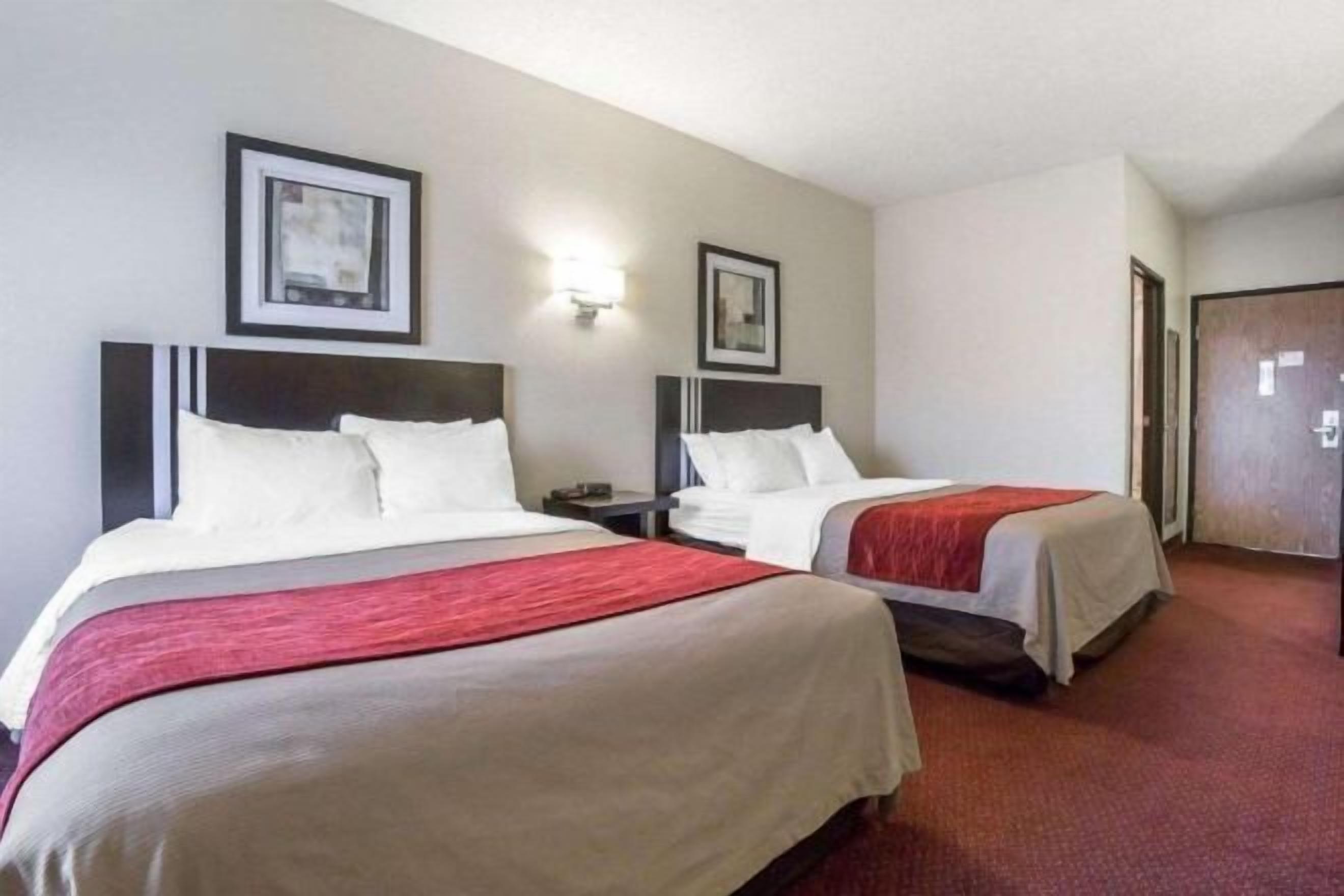 Skrivebord, wi-fi (inkludert), sengetøy og vekkerklokke