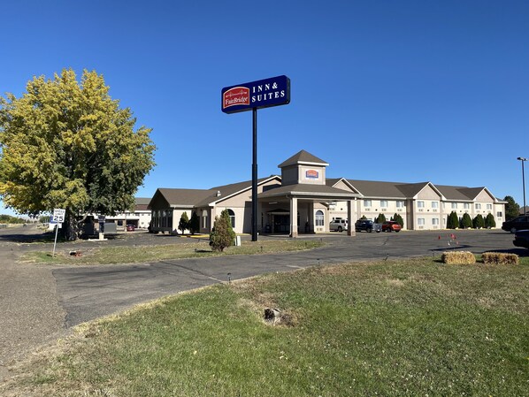 A Fairbridge Inn & Suites building with a covered entrance and multiple windows.