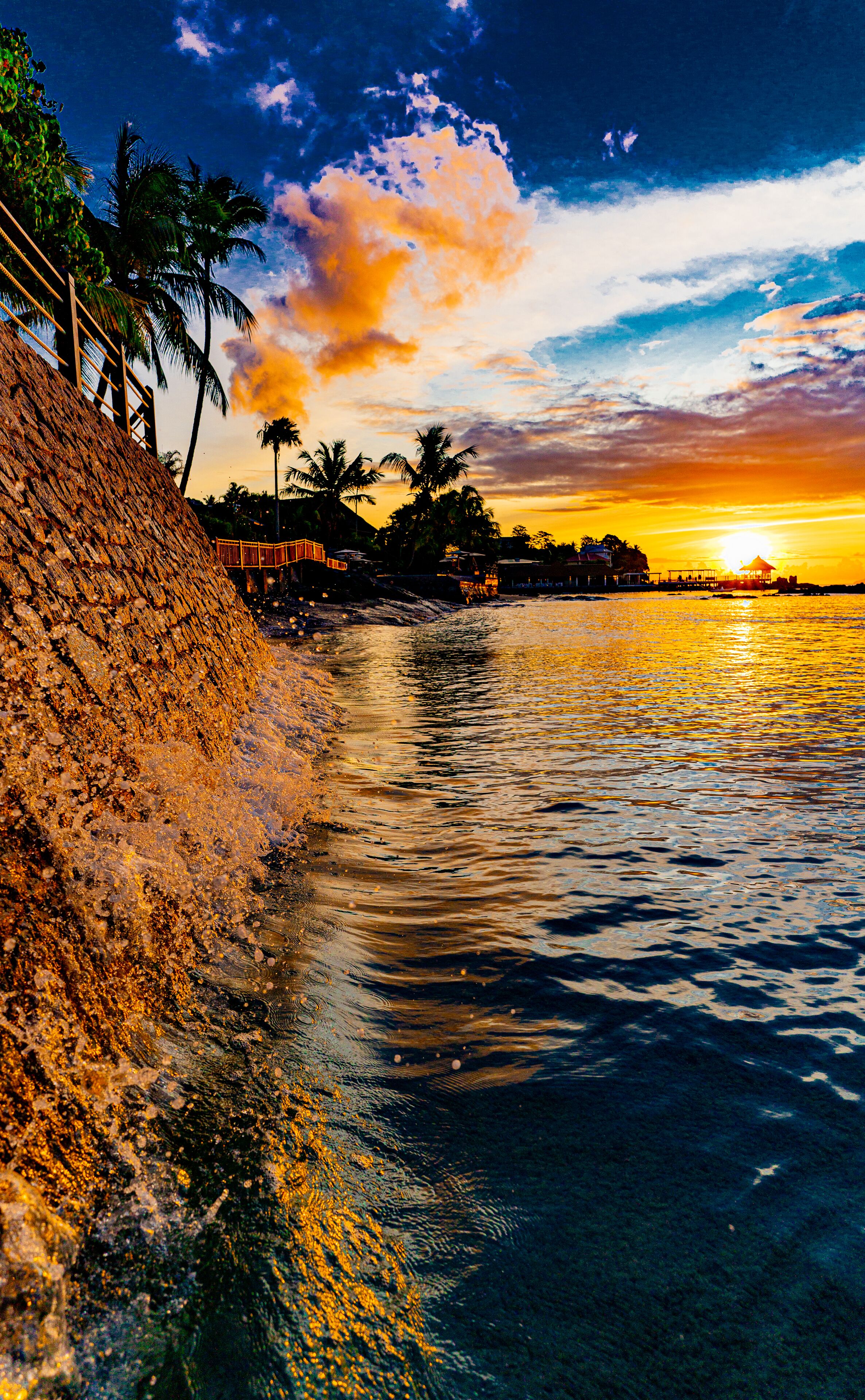 beach nearby, white sand, beach towels, snorkelling