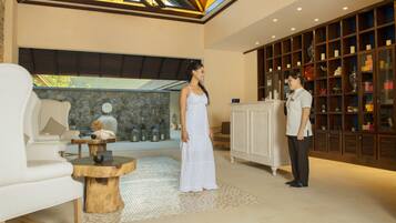 Couples treatment rooms, hydrotherapy, aromatherapy, body wraps