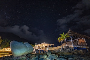 Beach nearby, white sand, beach towels, snorkeling