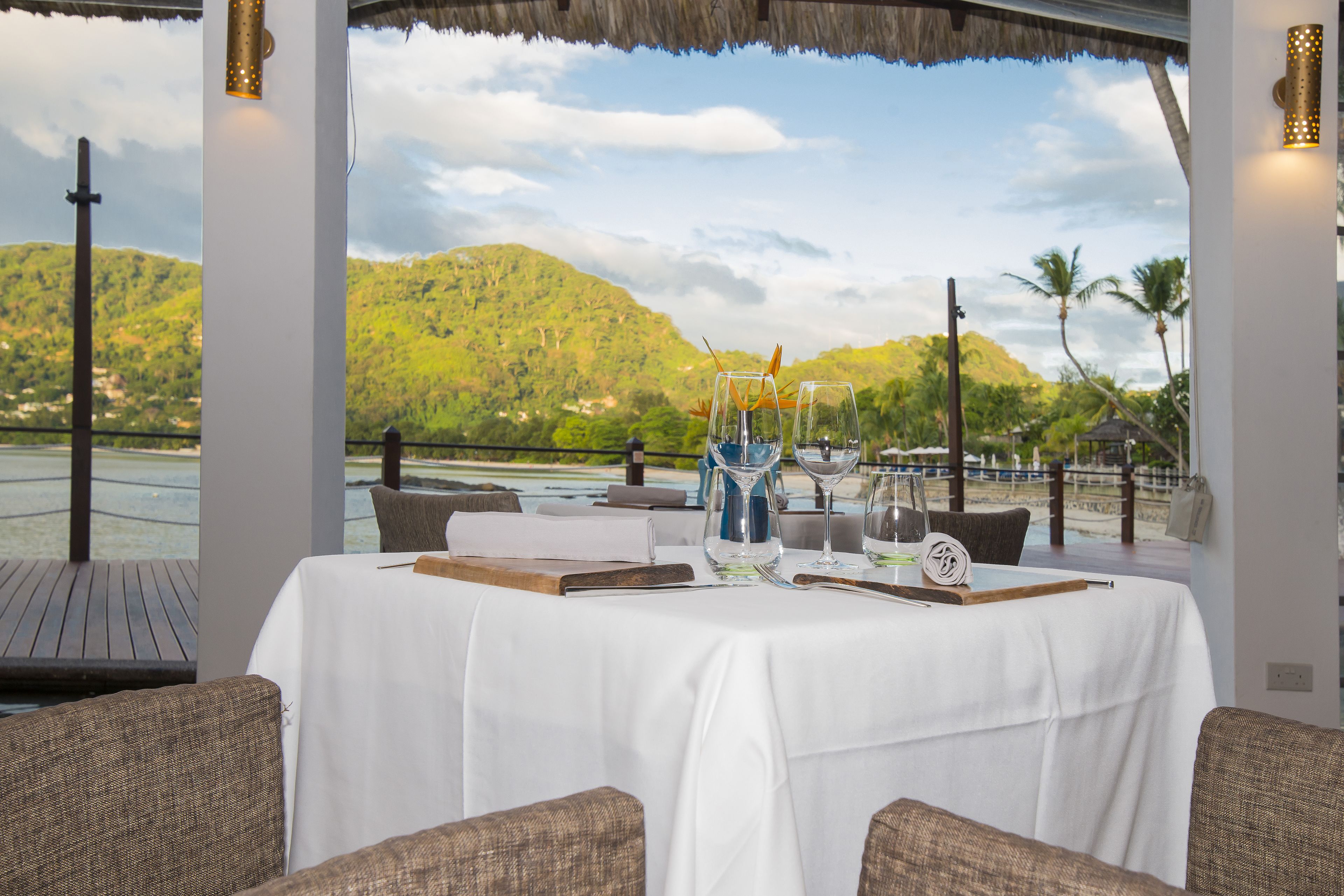 2 restaurants, breakfast, lunch, dinner served; French cuisine