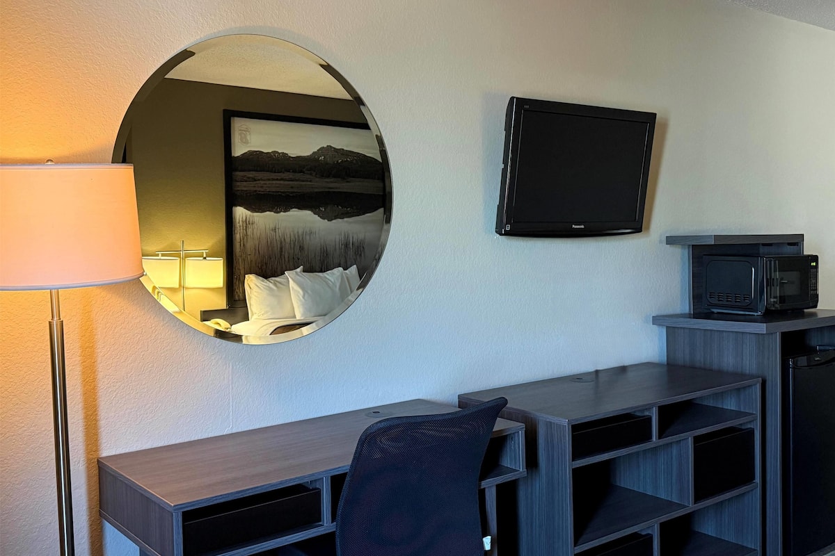 standard room, 2 queen beds | desk, laptop workspace, blackout curtains, free cots/infant beds