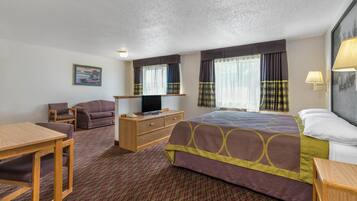 Deluxe Studio Suite, 1 King Bed, Non Smoking | Desk, free WiFi, bed sheets