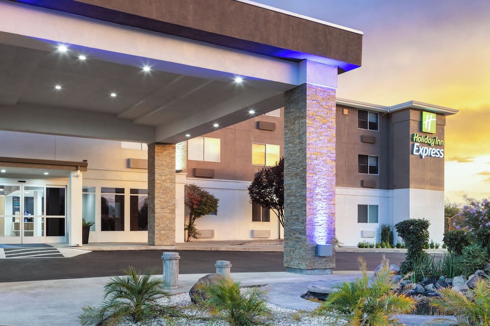 Holiday Inn Express Redding North by IHG
