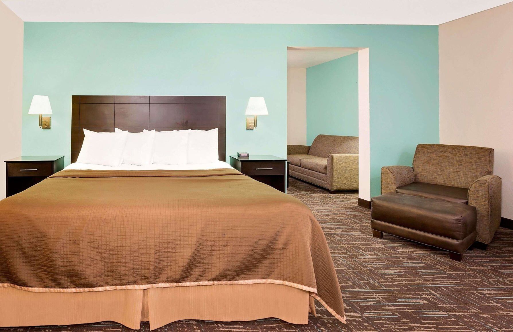 Schreibtisch, Verdunkelungsvorhänge, Bügeleisen/Bügelbrett, Babybetten