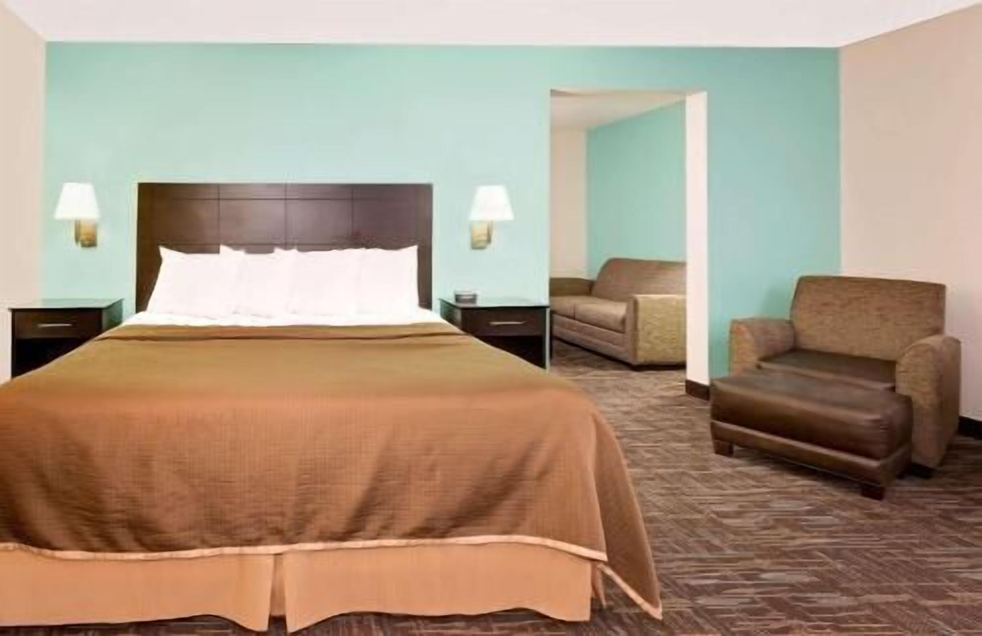 Schreibtisch, Verdunkelungsvorhänge, Bügeleisen/Bügelbrett, Babybetten