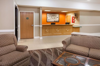 Super 8 by Wyndham Rochester