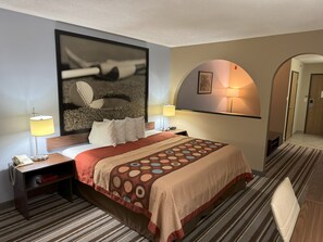 Deluxe Studio, 1 King Bed, Non Smoking | Desk, iron/ironing board, free WiFi, bed sheets