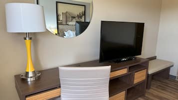 Schreibtisch, Bügeleisen/Bügelbrett, kostenloses WLAN, Bettwäsche