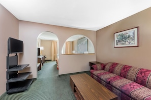Deluxe Studio, 1 King Bed, Non Smoking | Desk, iron/ironing board, free WiFi, bed sheets