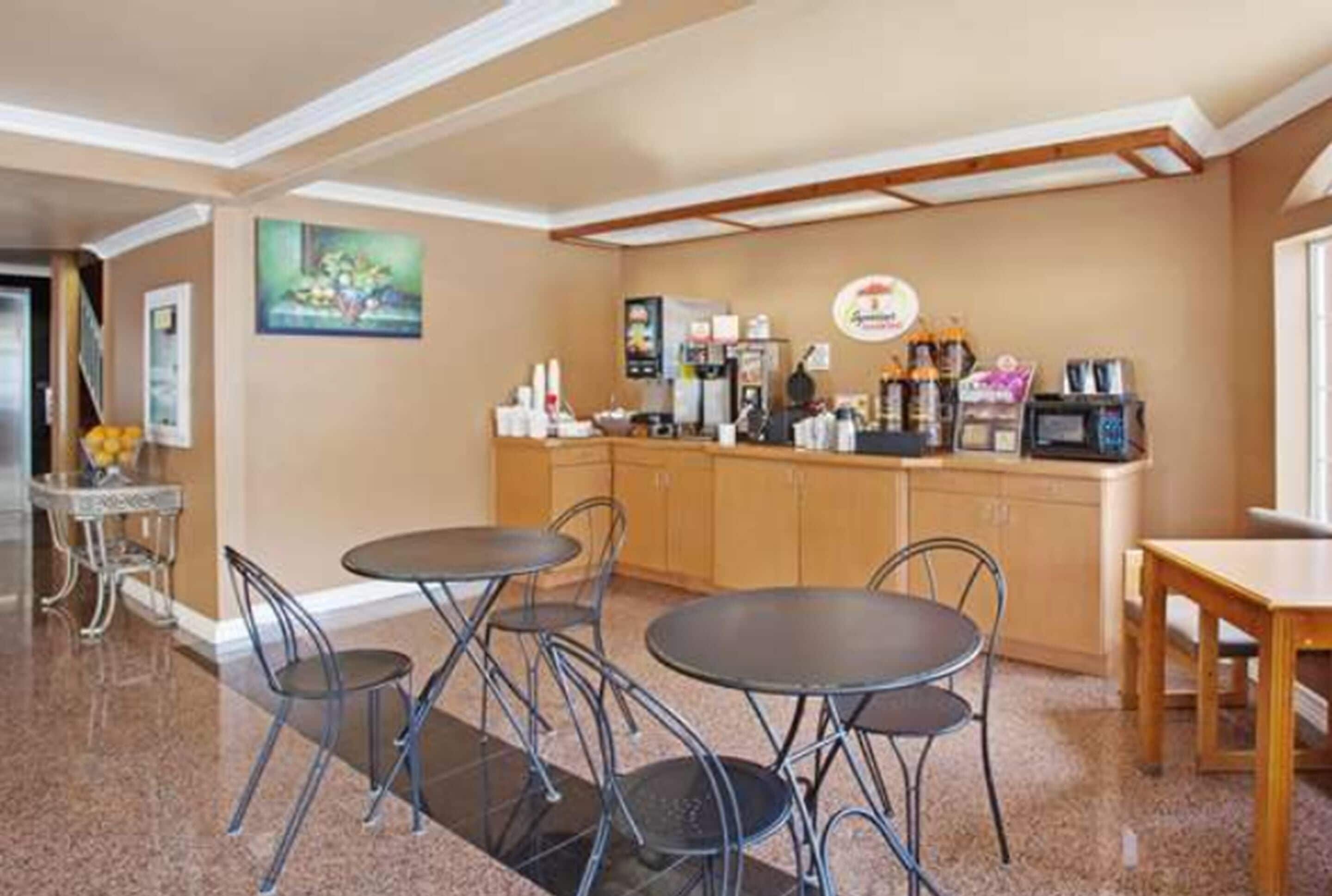 Photo - Super 8 by Wyndham Los Angeles Downtown