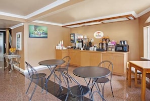 Restaurant - Super 8 by Wyndham Los Angeles Downtown (Los Angeles)