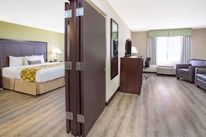 Studio Suite, 1 giường cỡ king, không hút thuốc | Nệm có lớp đệm bông, bàn, màn/rèm cản sáng, bàn ủi/dụng cụ ủi quần áo 