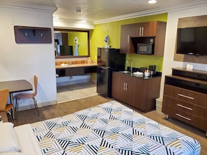 Iron/ironing board, free WiFi, bed sheets