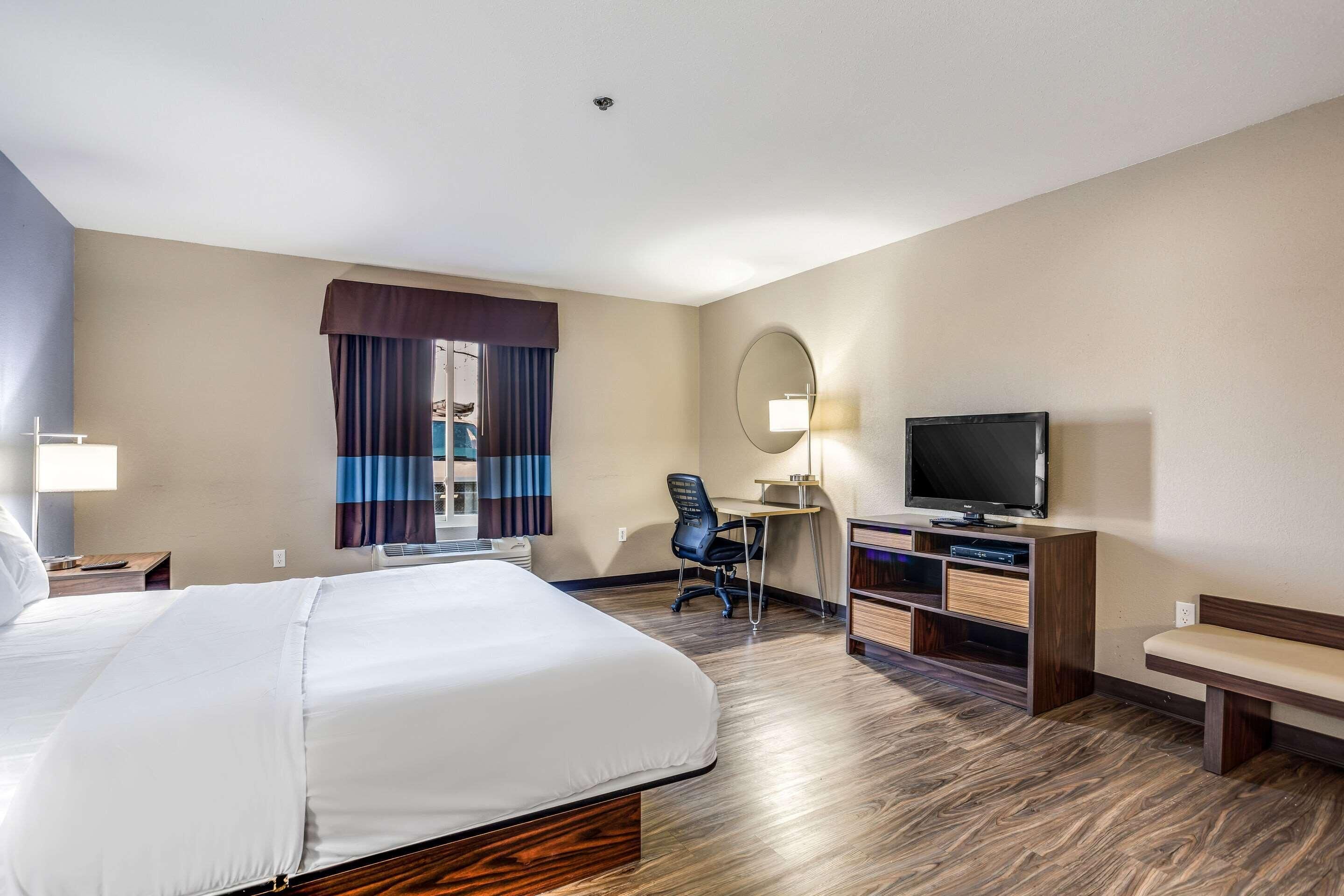Desk, iron/ironing board, cribs (surcharge), rollaway beds (surcharge)