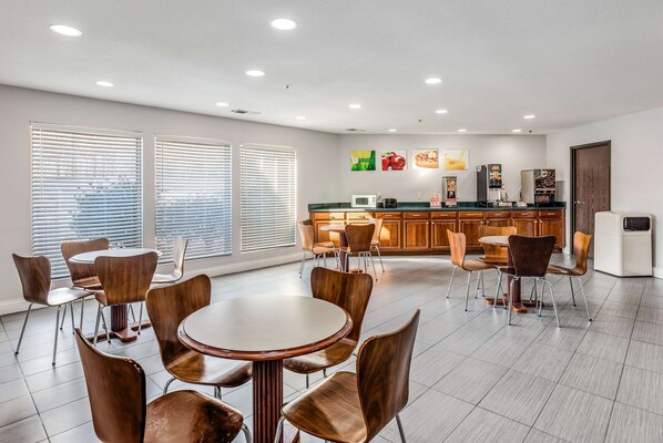 Free daily continental breakfast