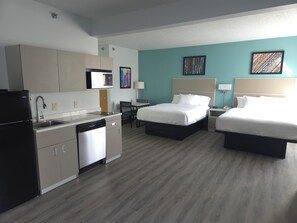 Suite | Mobiliari individual, cortines opaques i planxa i posts de planxar 