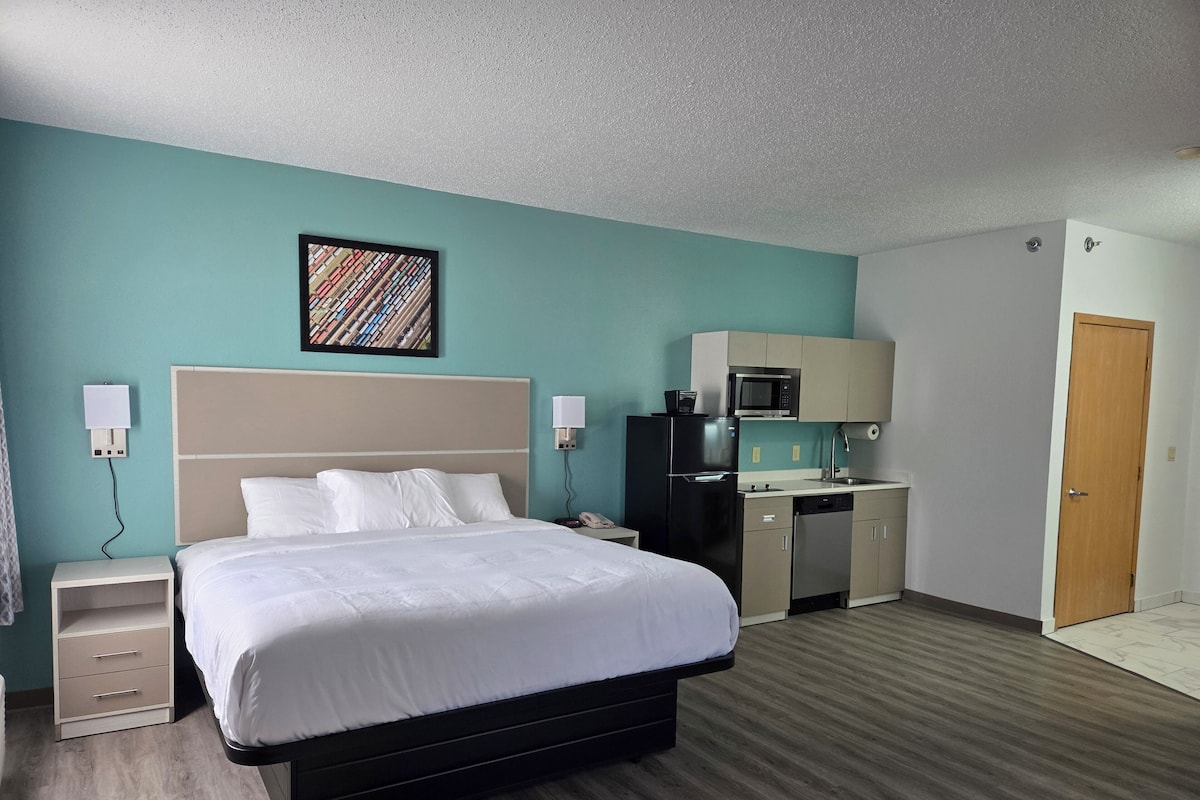 Suite, 1 King Bed, Non Smoking (Efficiency) | Blackout curtains, iron/ironing board, free cots/infant beds, free WiFi