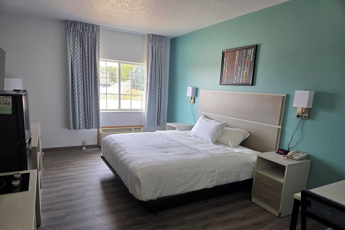 King Accessible | Individually furnished, blackout drapes, iron/ironing board