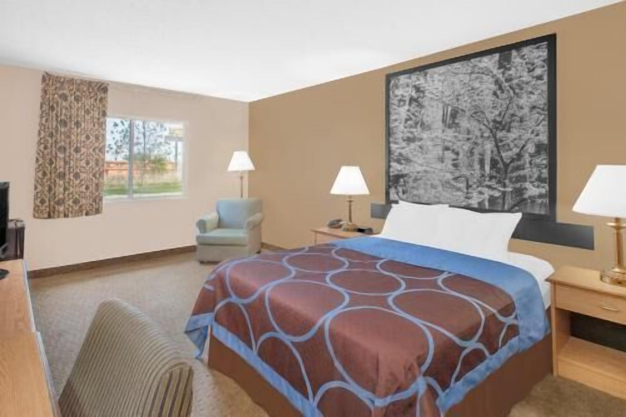 Desk, blackout drapes, rollaway beds, free WiFi