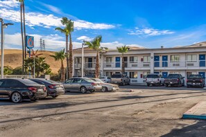 Free self-parking - Motel 6 Westley, CA (Westley)