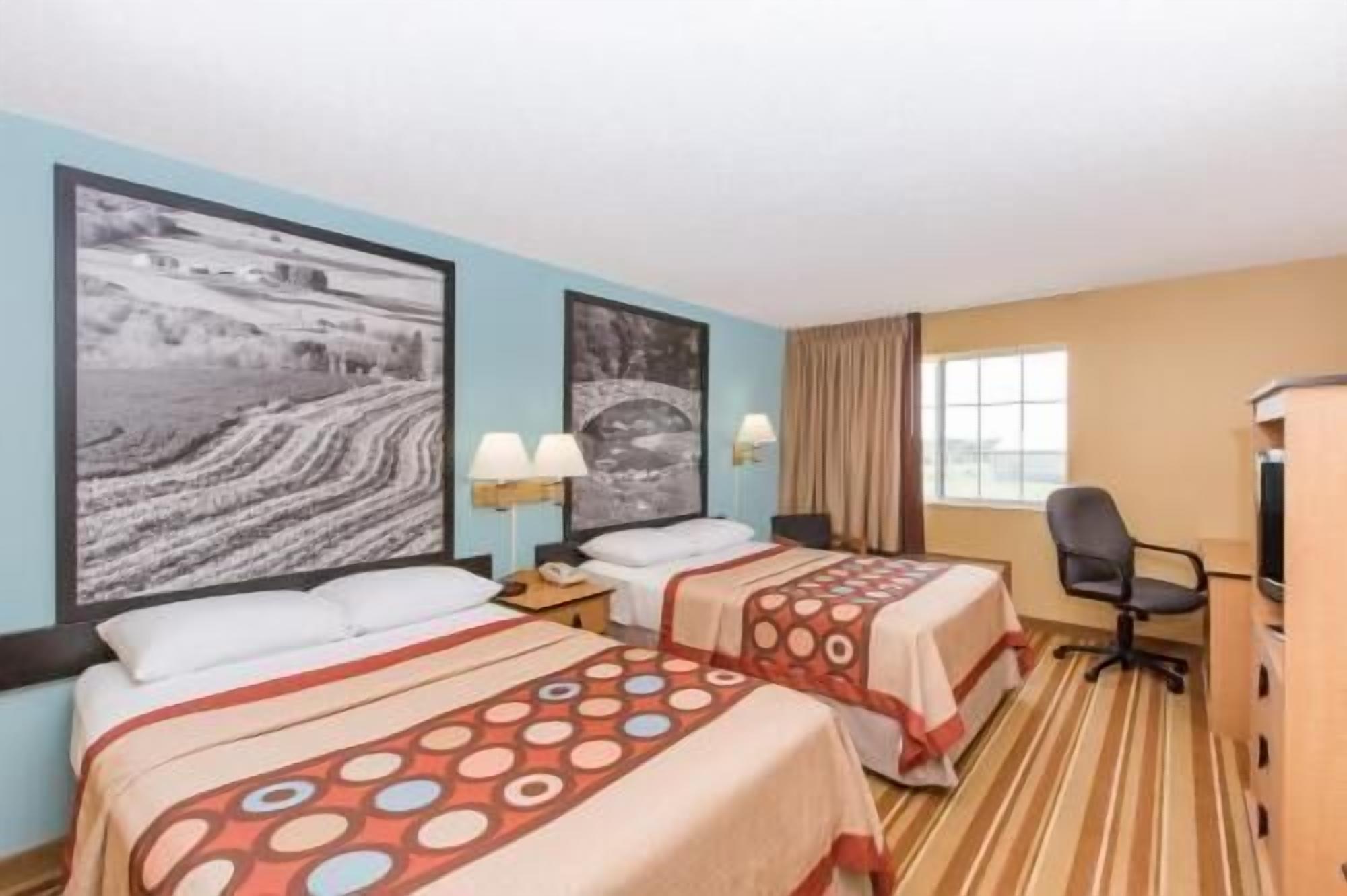 Coffre-fort, bureau, rideaux d’obscurcissement