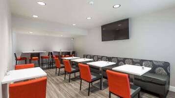 Ilmainen päivittäinen mannermainen aamiainen